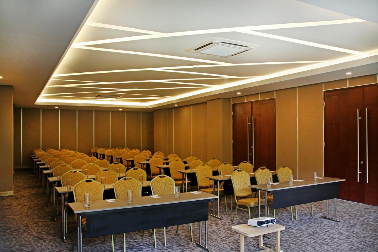 Famvida Hotel Lubuklinggau ภายนอก รูปภาพ